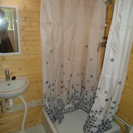 Tihase Puhkemajake * Parnu