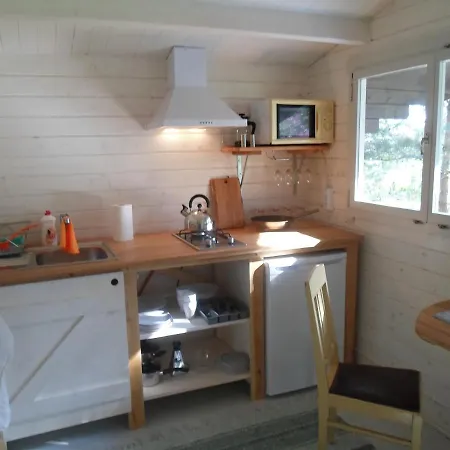 Tihase Puhkemajake *